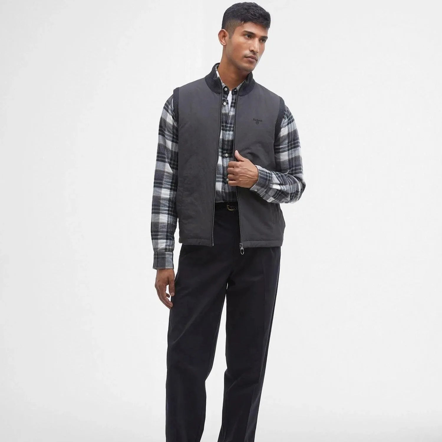 Barbour Leyburn Knitted Gilet In Black Carbon